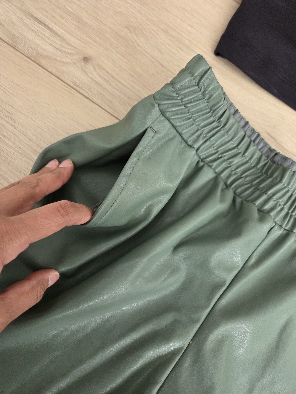 Fabletics Bundle 💚🖤 - Picture 4 of 11